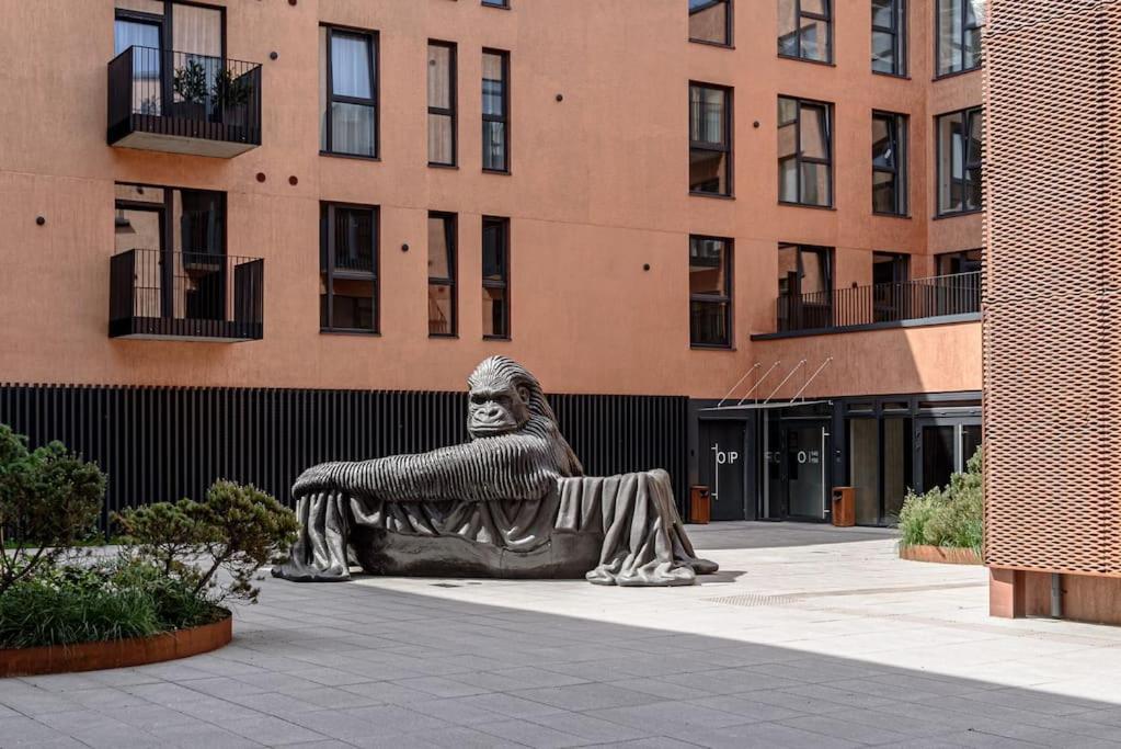 شقة Cozy Japanese Oasis With Balcony, Gramophone, Netflix فيلنيوس المظهر الخارجي الصورة