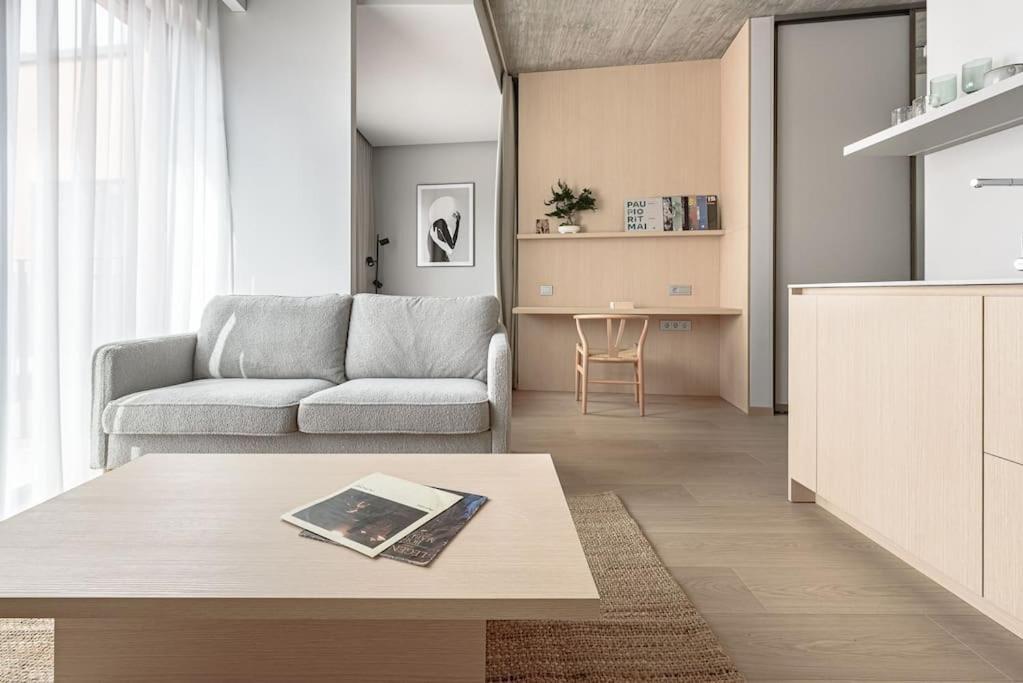 شقة Cozy Japanese Oasis With Balcony, Gramophone, Netflix فيلنيوس المظهر الخارجي الصورة